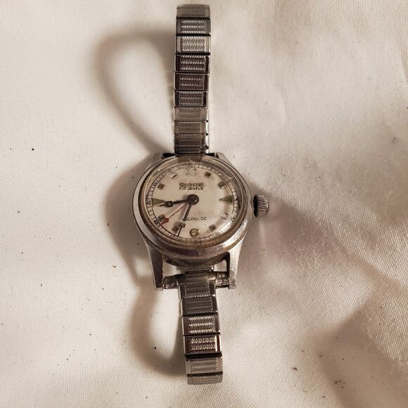 Helvetia 17 Jewels Vintage Watch For Repair Runs But Stops - Picture 1 of 5